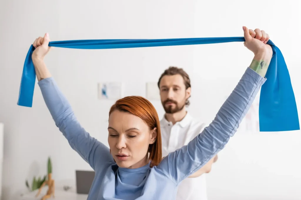 Fisioterapia 2 redhead woman working out with elastics near blurr 2025 06 29 14 04 29 utc